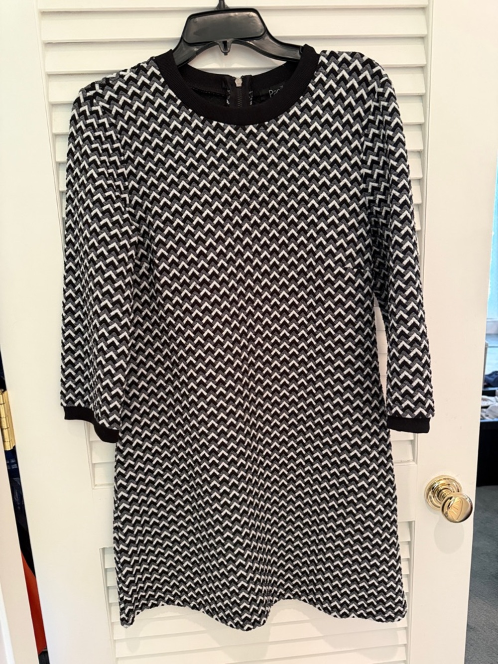 Papillon Blanc Black & White Chevron Long-Sleeve Shift Dress
